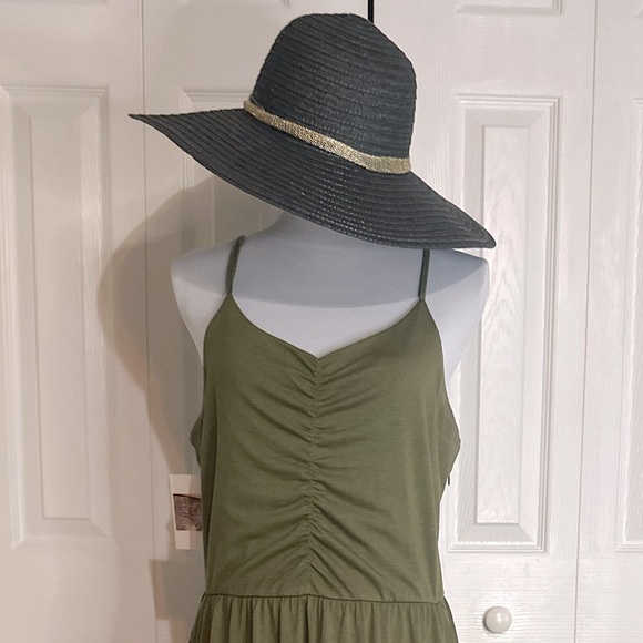 XL•Green Goddess Ruched Minimalist Dress with Pockets - Picture 13 of 16